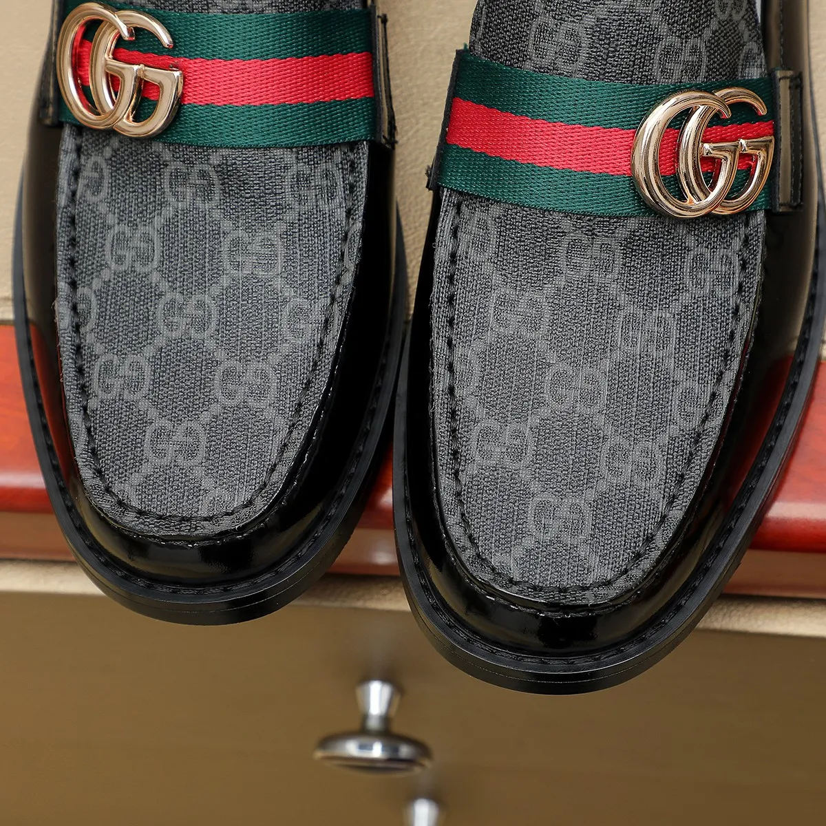 Men's men's shoes💰460💰💰Gucci official website men's business formal leather shoes updated💥Hong Kong counters synchronize new styles💥completely one-to-one replica shipment👍zero gap in counter quality 0⃣️made of imported cowhide on the outside+water-dyed🐂leather lining, color optional! Matching code 38-45